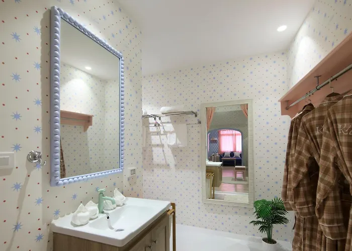 Kitsch Hotel