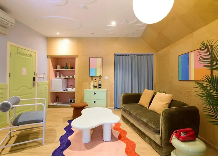 Kitsch Hotel 4*