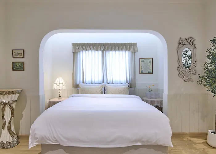 Kitsch Hotel 4*