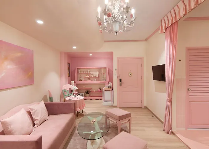 Kitsch Hotel 4*