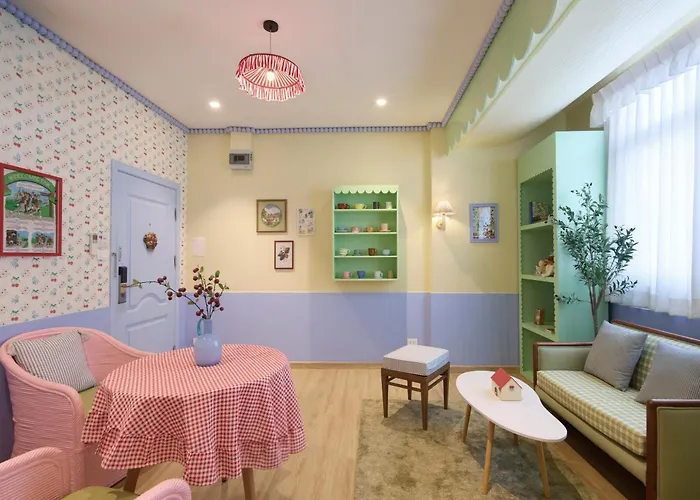 Kitsch Hotel 4*