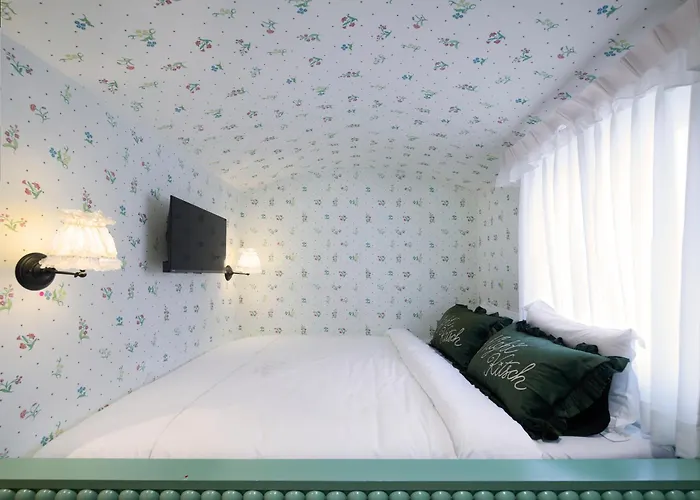 Hotel Kitsch 4*