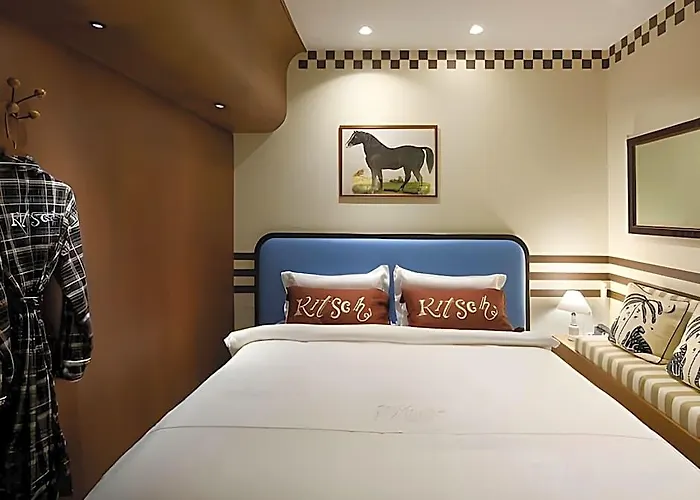 Kitsch Hotel