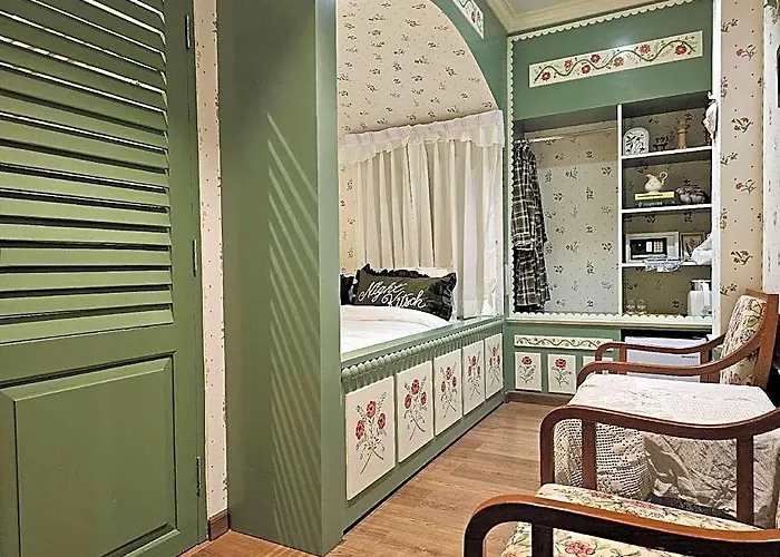 Kitsch Hotel 4*